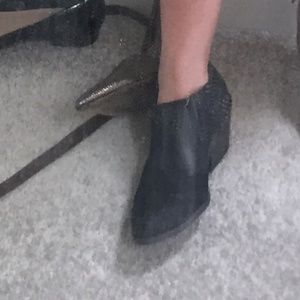 Naturalizer Suede Ankle Boot Med Heel Black 6M